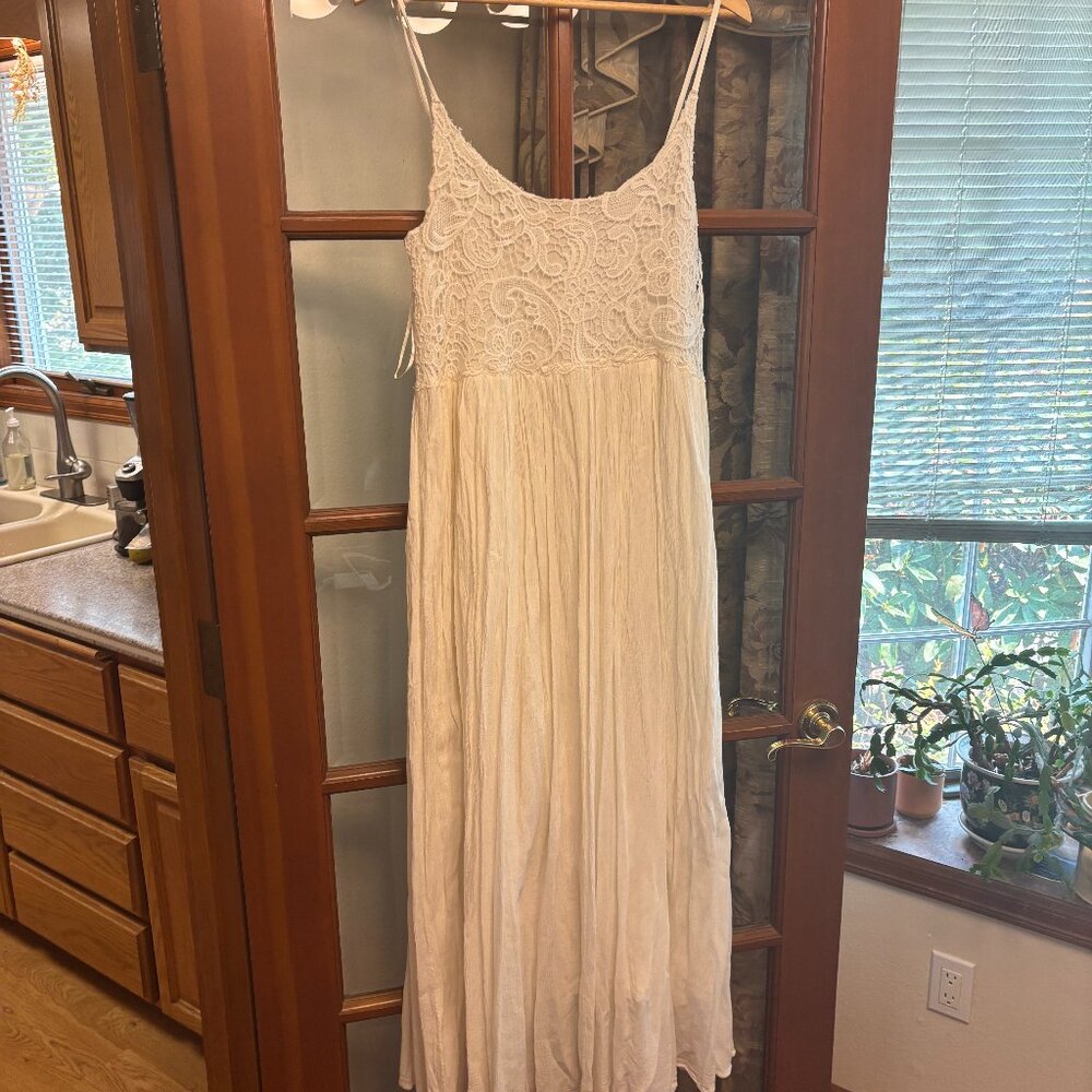 Medium white flowy Mango dress
